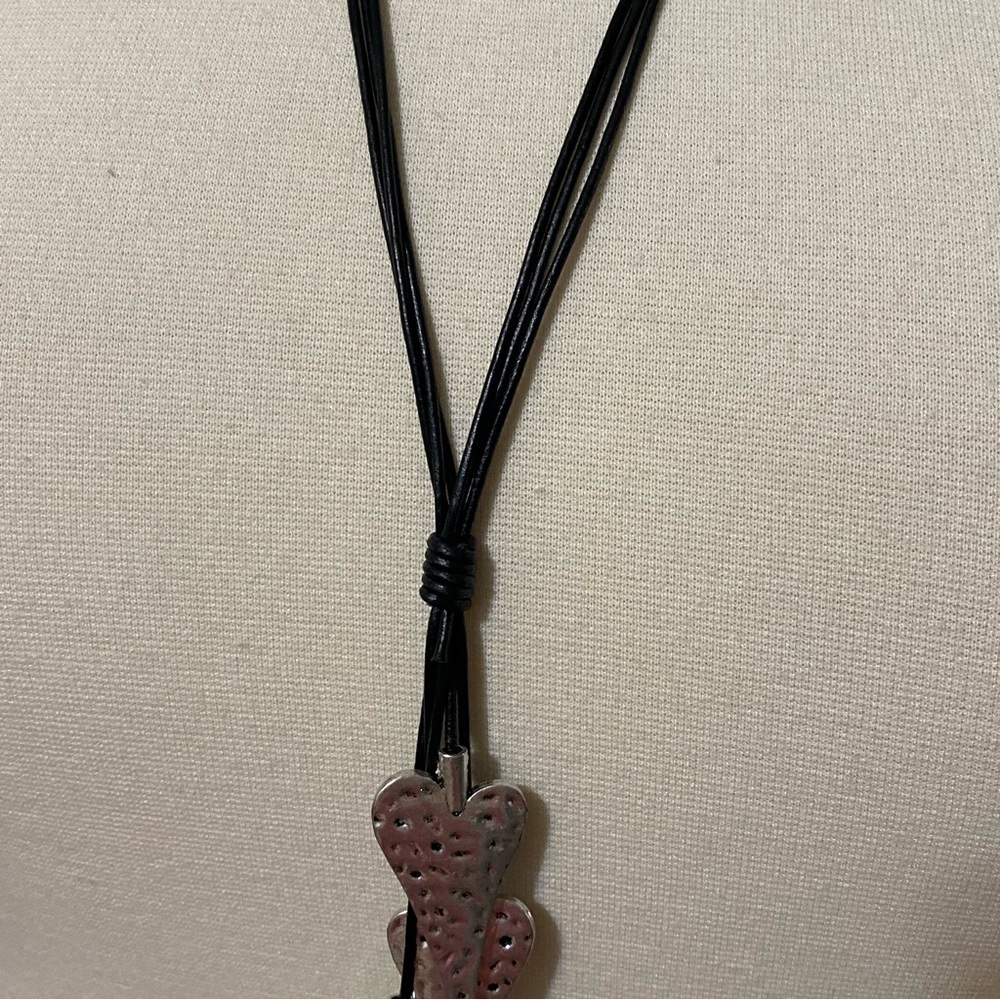 Black & Silver Arrow Necklace - Picture 3 of 4